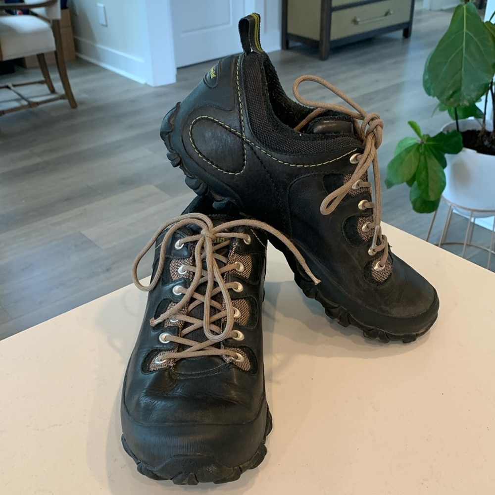 Vintage Patagonia hiking shoes Black size 10